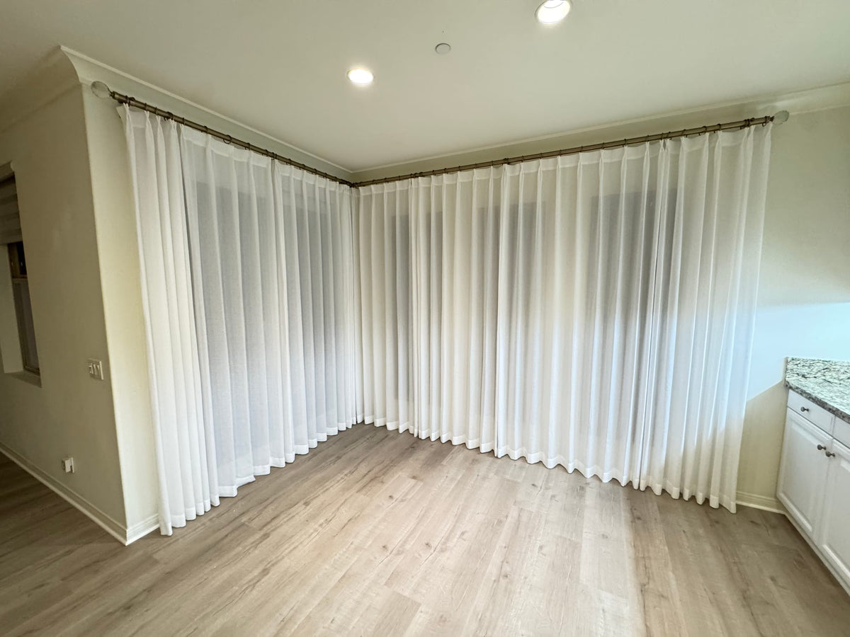 Corner Windows, Continuous Light